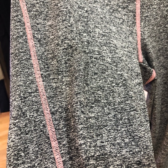 LuLaRoe Workout Athletic Fitness Cropped Capri Legging Pants - Picture 2 of 5